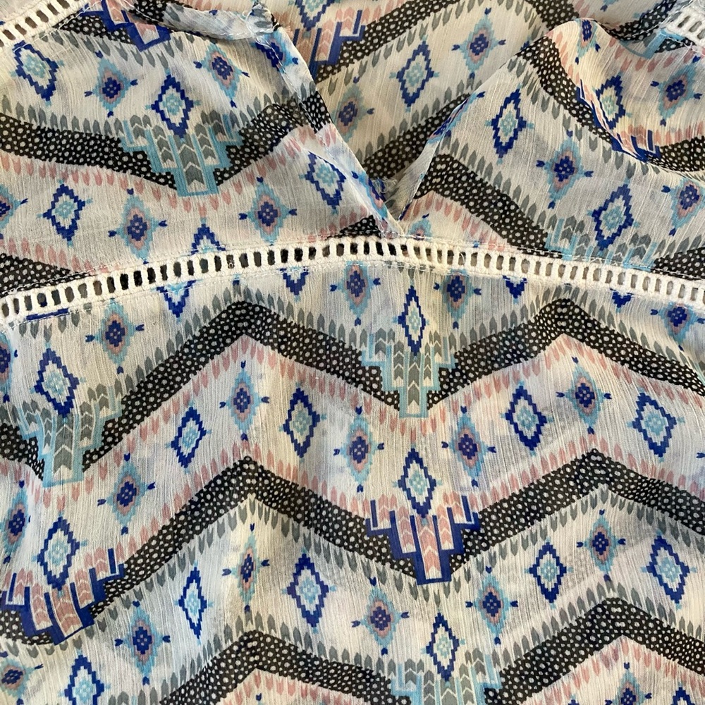 Sweet little sheer, southwestern print blouse Size XS Mossimo